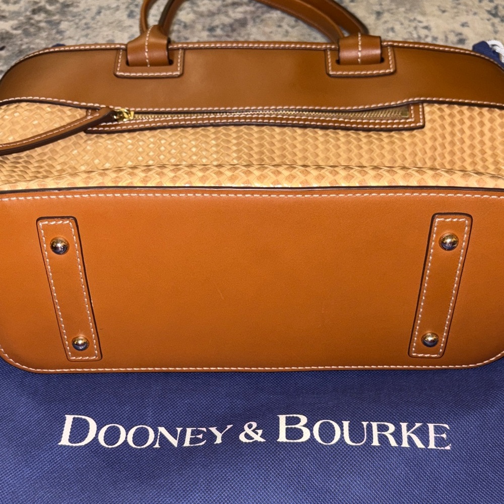 NWOT Dooney & Bourke Beacon Zip Tote Bag with Dust Bag - Picture 6 of 7
